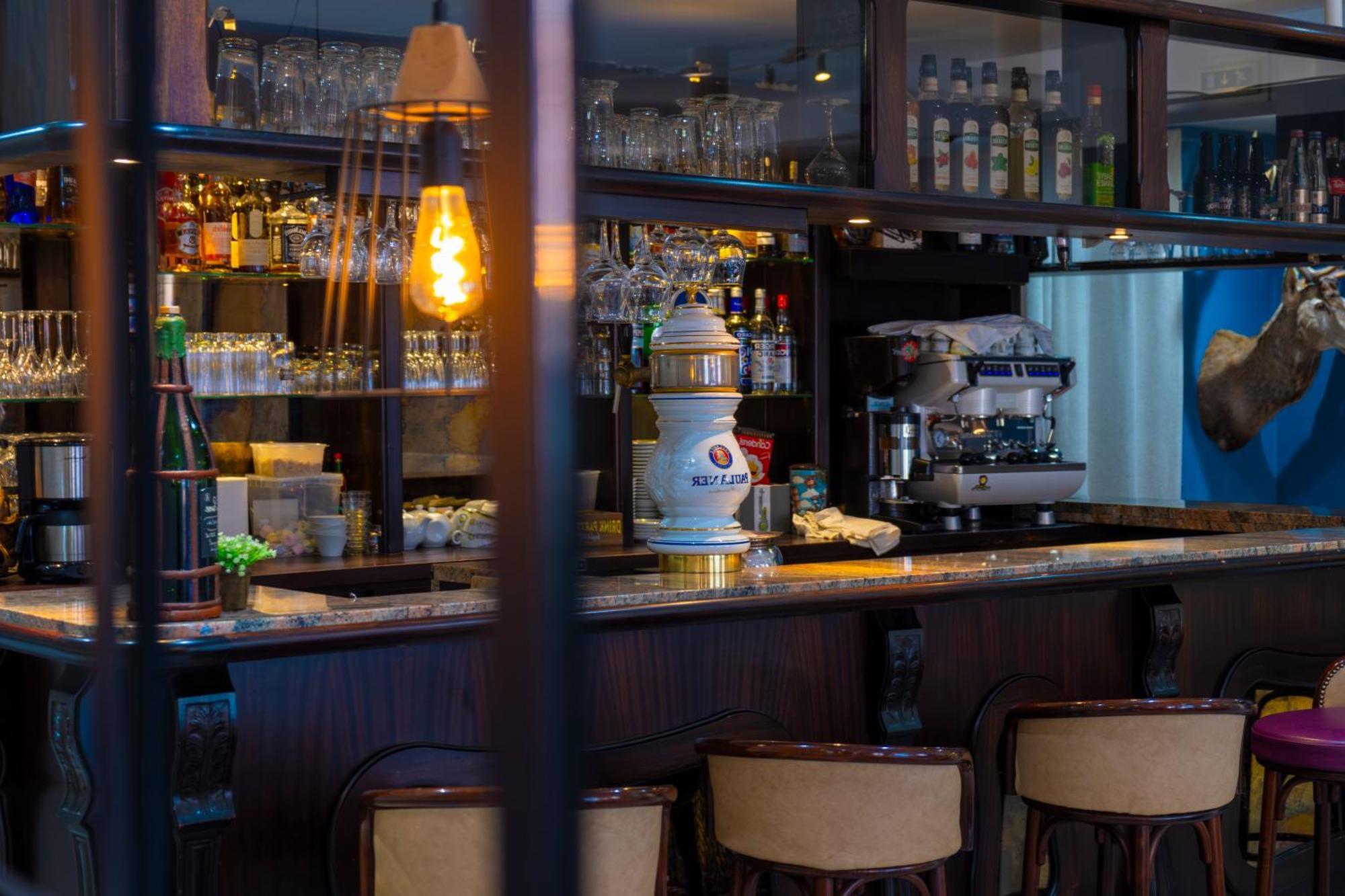 Hotel Restaurant Les Voyageurs Монтегю Экстерьер фото